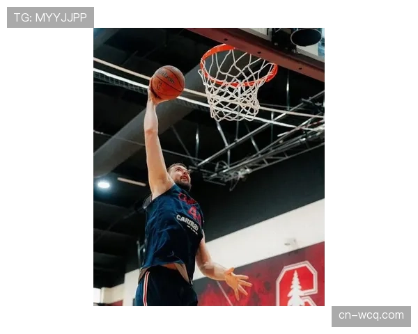 比尔复出状态低迷，快船后场进攻受阻